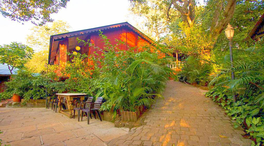 Hotel Radha Cabaña Matheran Exterior foto