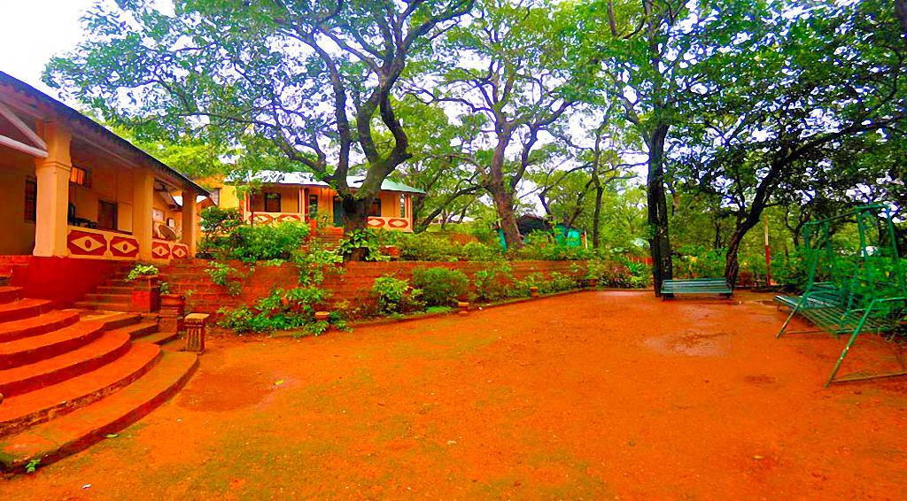 Hotel Radha Cabaña Matheran Exterior foto